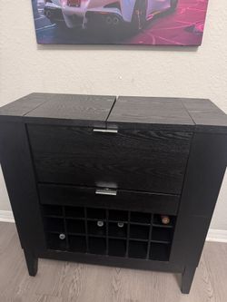 Modern Black Bar Cabinet with Wine Storage – Excellent Condition