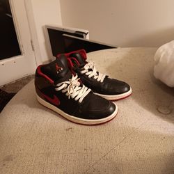 Jordan 1's Mids