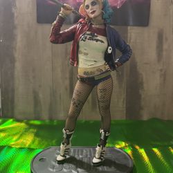 Harley Quinn Suicide Squad Statue