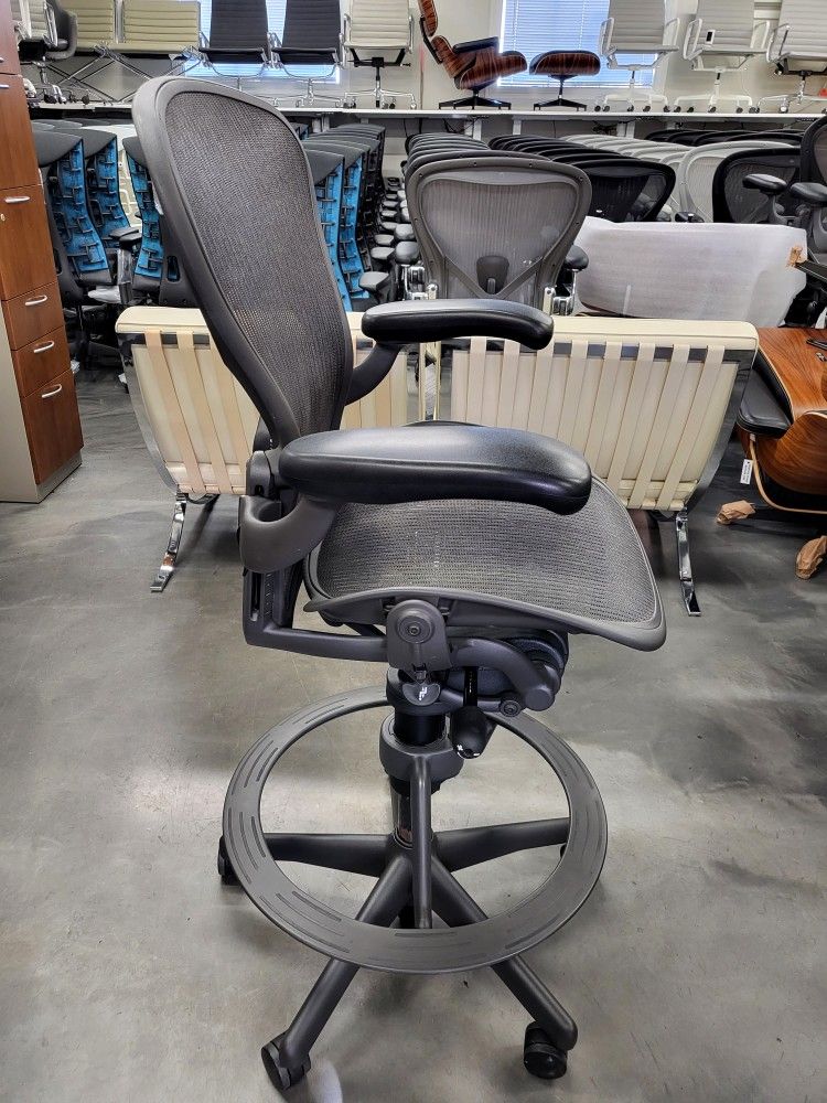 Like New Herman Miller Classic Aeron Size B Chair Office furniture