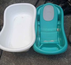2 Baby Bathtubs