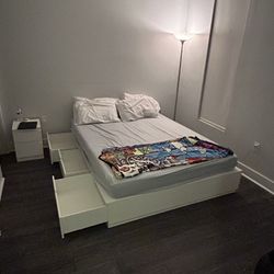 Queen Bed With Drawers