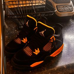Yellow thunder, Jordan fours size 5Y