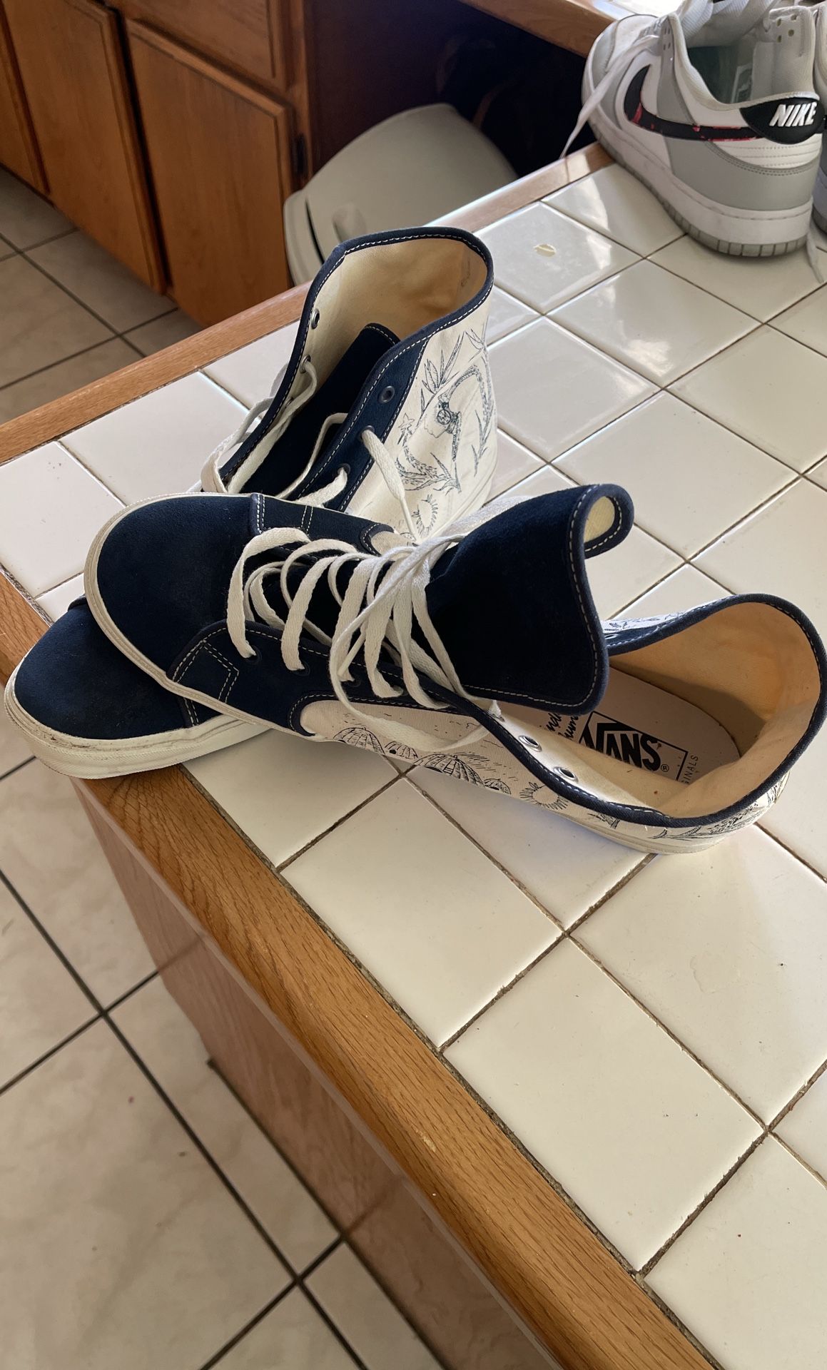 Vans Tennis Shoes 