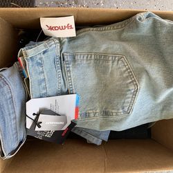 Mix sizes Levis
