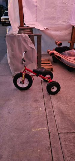 Kids tricycle