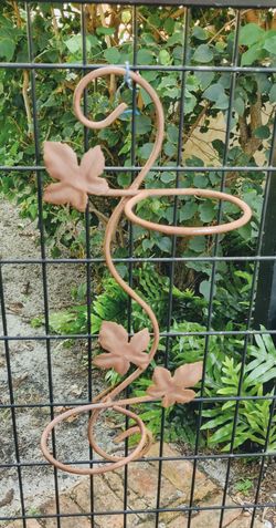 Vintage Wrought Iron Pretty Double Flower Pot Wall Holder