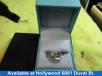 Women's Ring - Platinum 6.3 grams Size 7