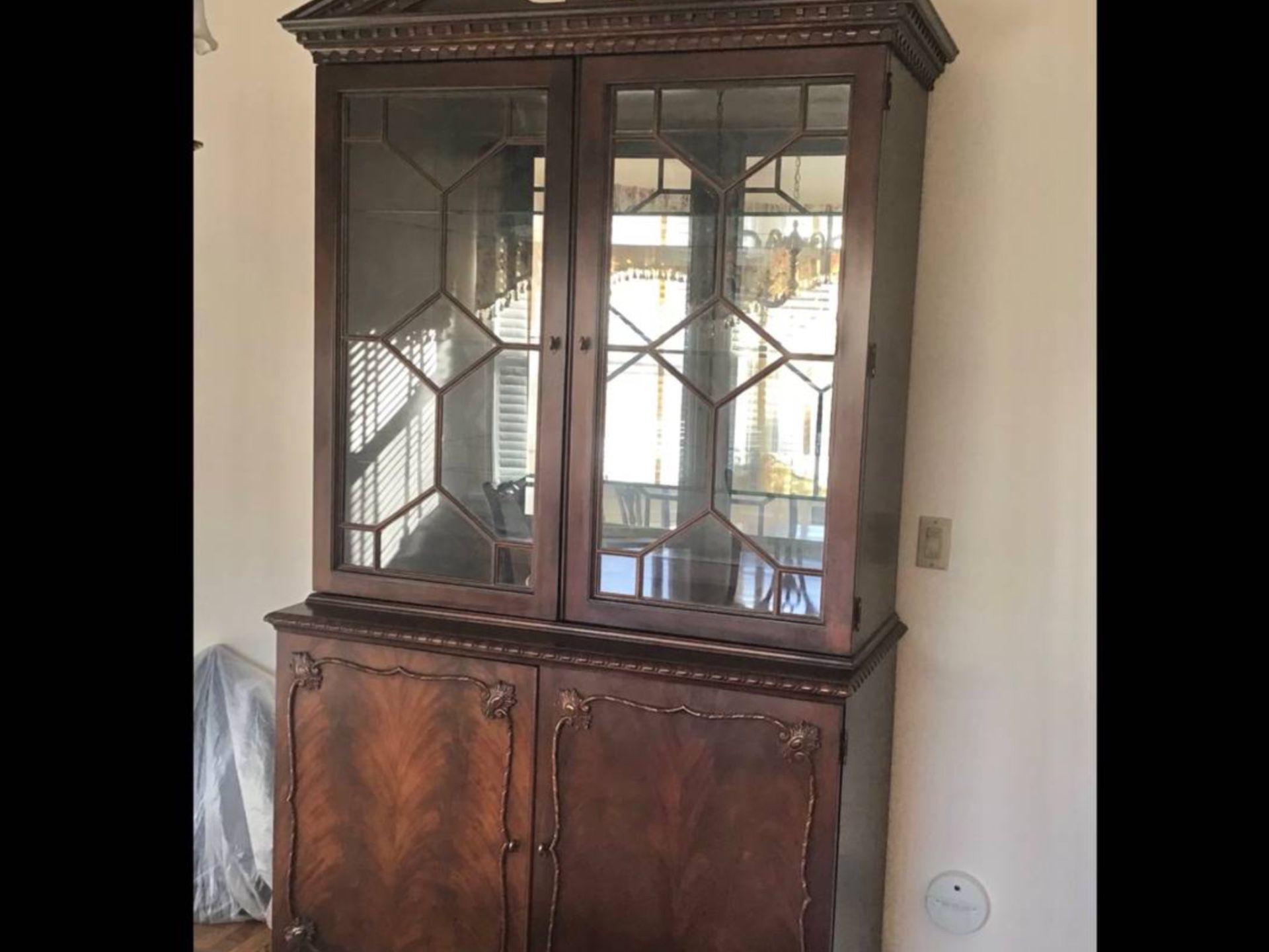 Vtg. LEXINGTON a Breakfront Dining Room Hutch Buffet China Cabinet Wood + Glass Shelves + Mirror Gorgeous 