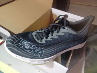 Hoka crescendo mid distance track spikes - size 9