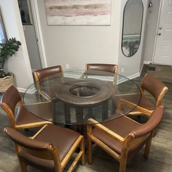 Round Table And Chairs 