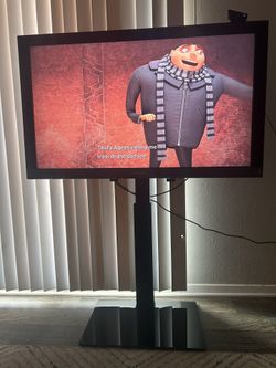 TV stand With Glass Plate At The Bottom