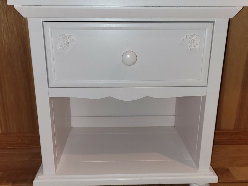 Light Pink Cafe Kid Night Stand Girls Furniture 26 X 25 X 16 Dove Tailed
