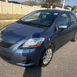 Selling Toyota Yaris 2011