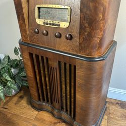 Vintage 1930’s Motorola Radio