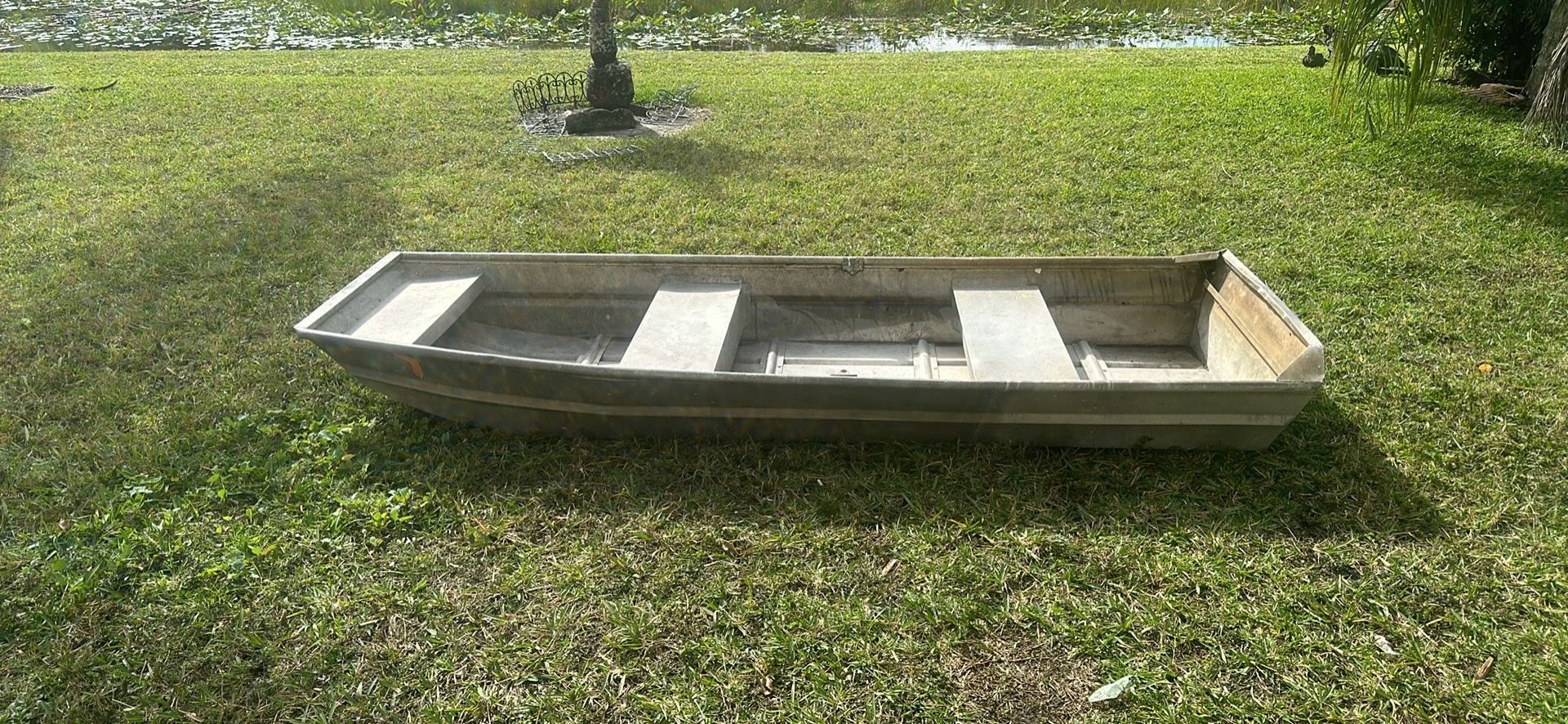 12ft Jon boat amazing condition