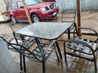 Patio set with 6 chairs needs cushions