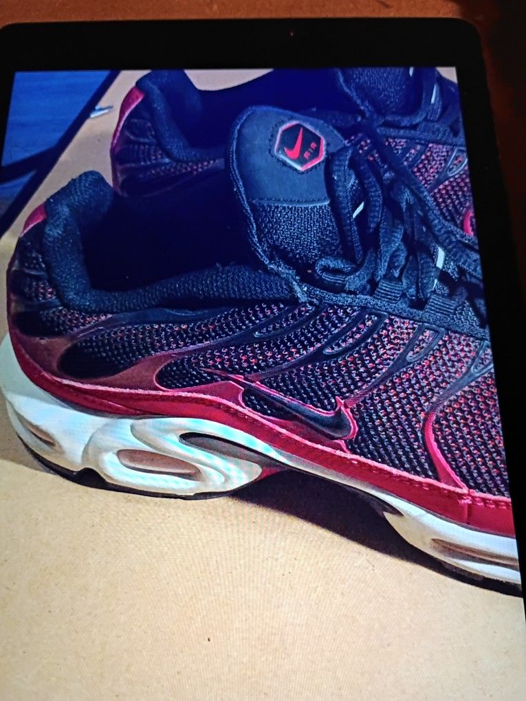 NIKE AIR MAX PLUS SNEAKERS SIZE 10