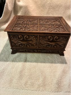 Vintage Lerner Molded Plastic Jewelry Box/Chest