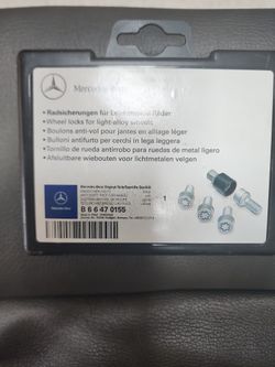 Mercedes BENZ OEM B(contact info removed)5 Wheel Lock