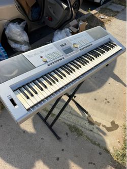 Yamaha- DGX-205