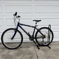 Specialized Hardrock Mountain Bike – Medium Frame (fits riders around 5’5”–5’10”)