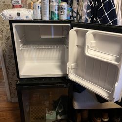 Tacklife mini fridge