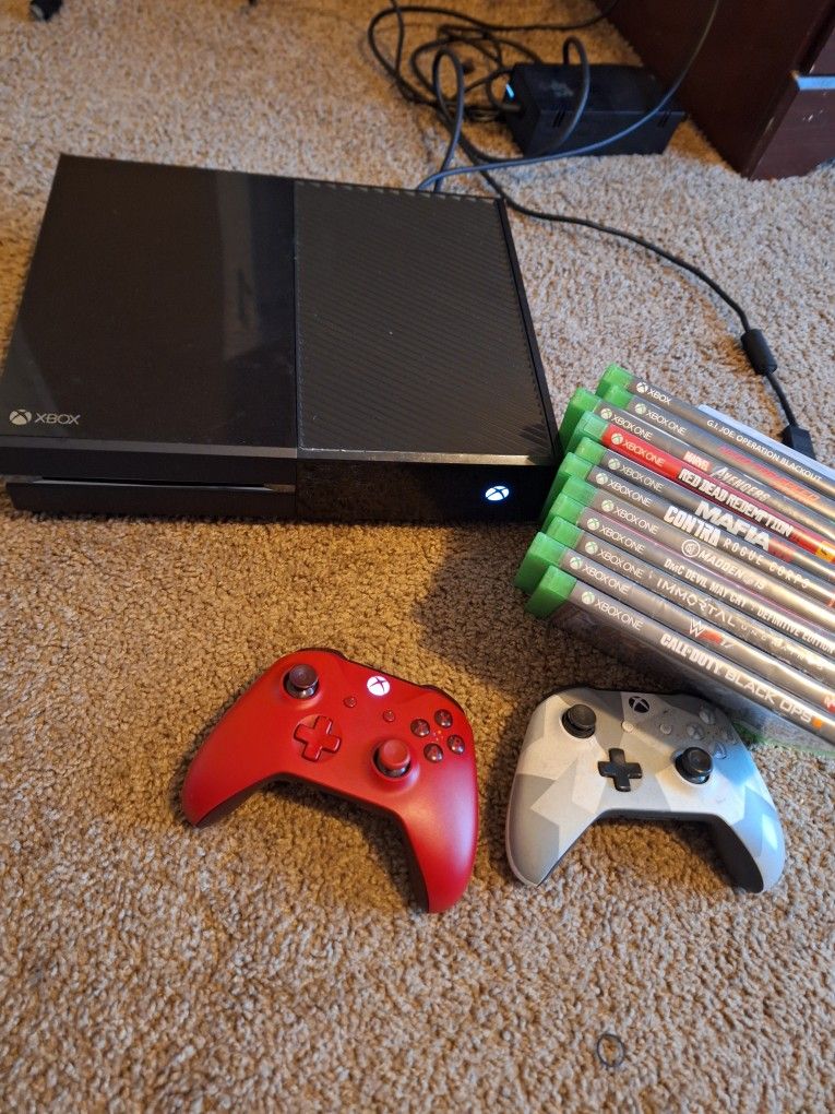 Xbox One With 2 Controllers 13 Games