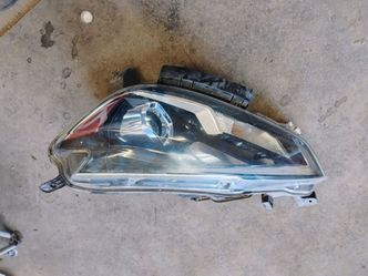 16-19 Nissan Sentra headlight