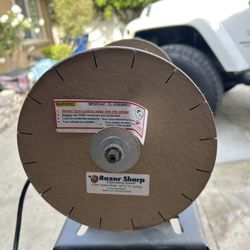 Bench grinder With Razor Sharpe EdgeMaking Paper wheels