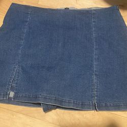 GET OVER ME DENIM SKORT by Delias