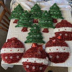 OUTDOOR OR INDOOR LARGE ORNAMENT DECORATIONS