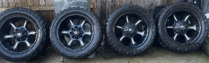 20 inch fuel rims with 33 inch tires came off ram 1500 5 Lug
