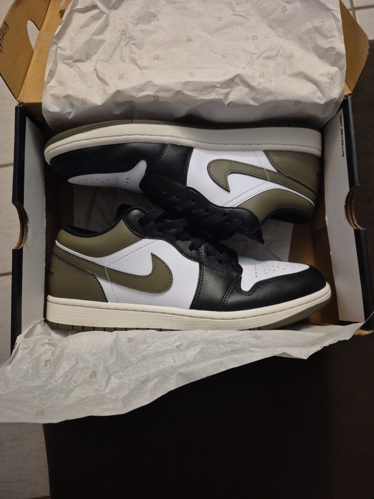 Low Top Jordan's