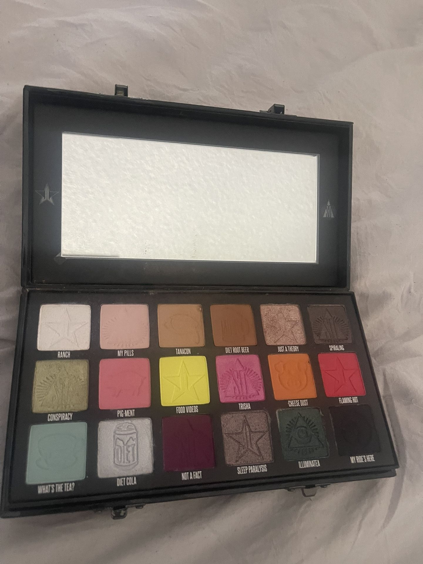 Conspiracy Eyeshadow Palette New
