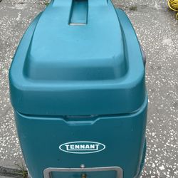 E5 Compact Low-Profile Carpet Extractor