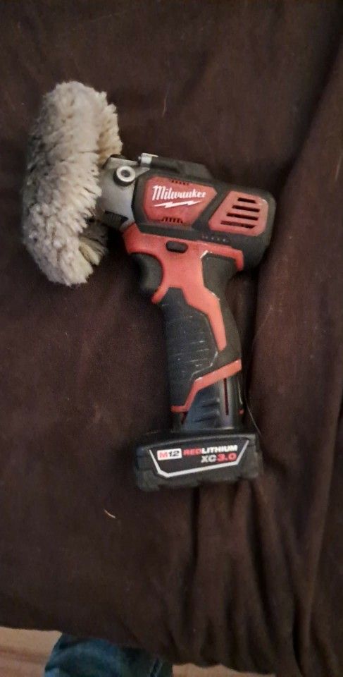 MILWAUKEE M12 Polisher With 3.0xc Battery