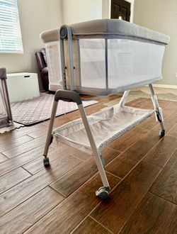 Baby bedside bassinet