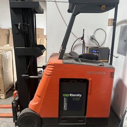 Toyota Electric Stand-up Forklift