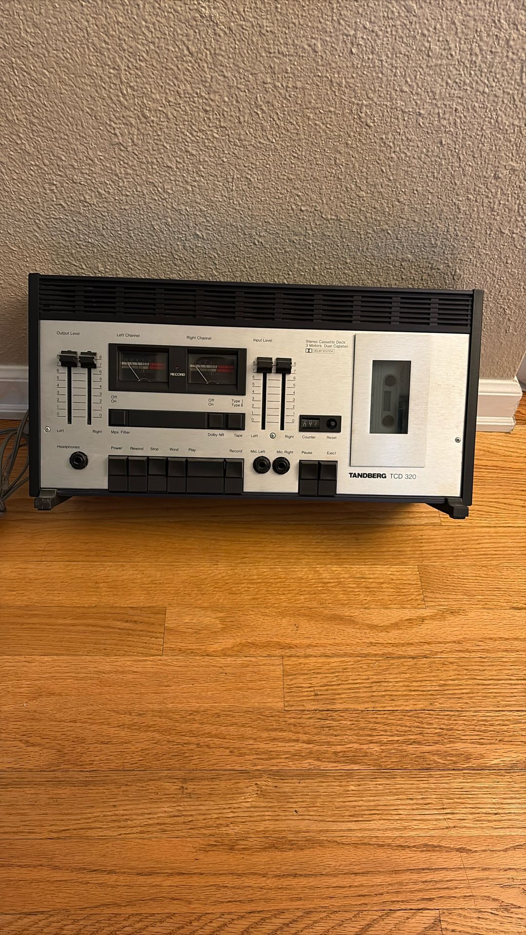 Tandberg TCD 320. . Stereo cassette deck.
