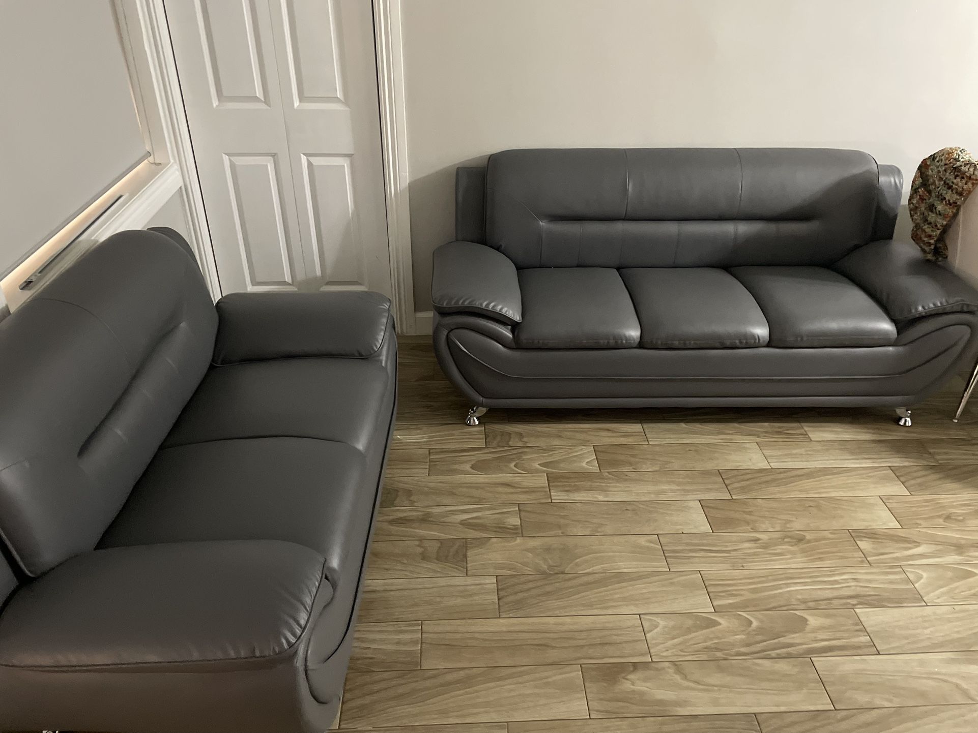 Brand New Sofa And Loveseat. Available In Black Gray Red White