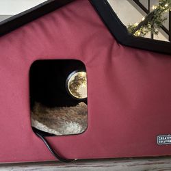 Pet House with Heating Pad 