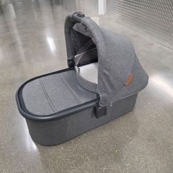 Uppababy bassinet V2