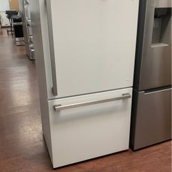 Hisense Refrigerator # HRB17IN6AWE