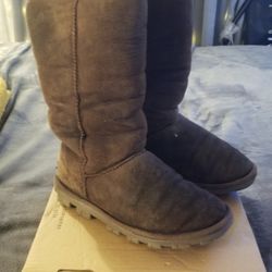 Uggs / Size 7