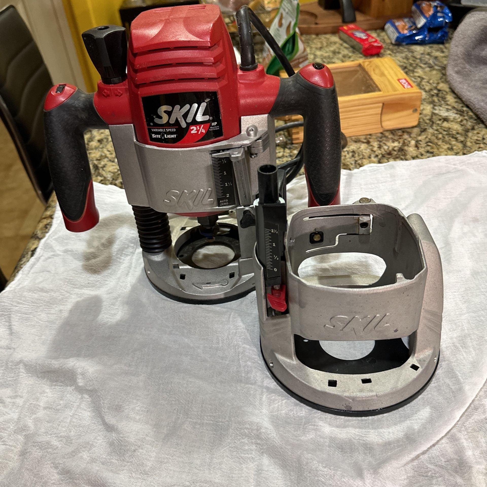 1825 SKIL Router