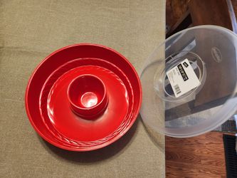 Chip and dip container