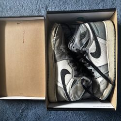 Nike Air Jordan 1 Retro High OG "University Blue" - Size 7