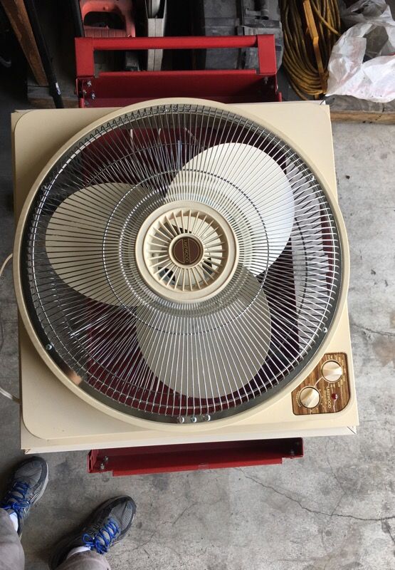 SEARS / LAKEWOOD ELECTRIC WINDOW / WHOLE-HOUSE FAN 3-SPEEDS, REVERSIBLE W/ THERMOSTAT MODEL #HV-18-WR