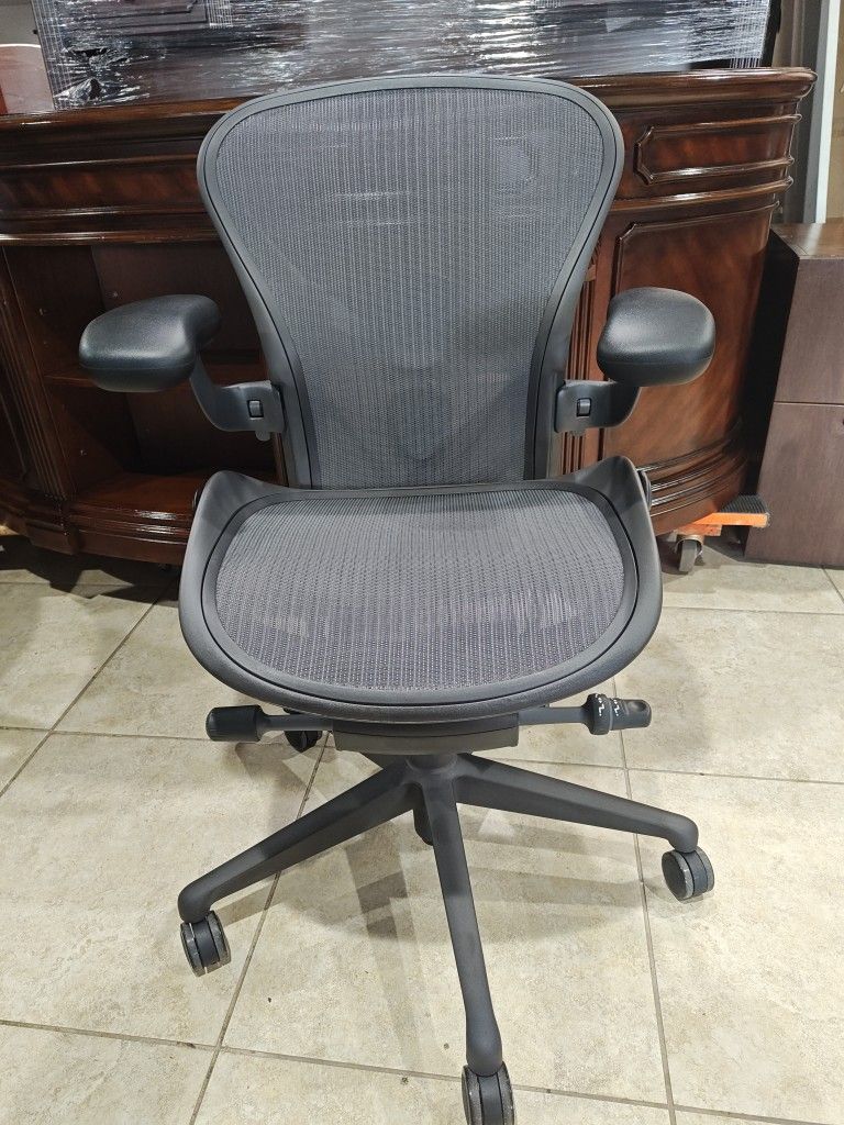 Executive Herman Miller Remastered Aeron Office Chair Size A